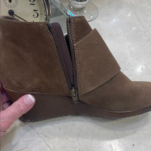 Munro size 7.5 Brown Suede Ankle Boots comfort insoles zip side wedge worn once - Picture 5 of 5